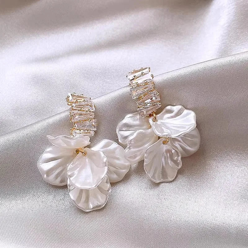 Gigi's White Crystal Zirconia Flower Earring