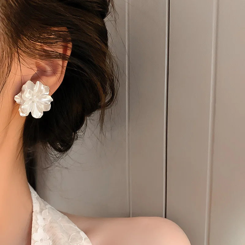 Gigi's White Flowers Stud Earrings
