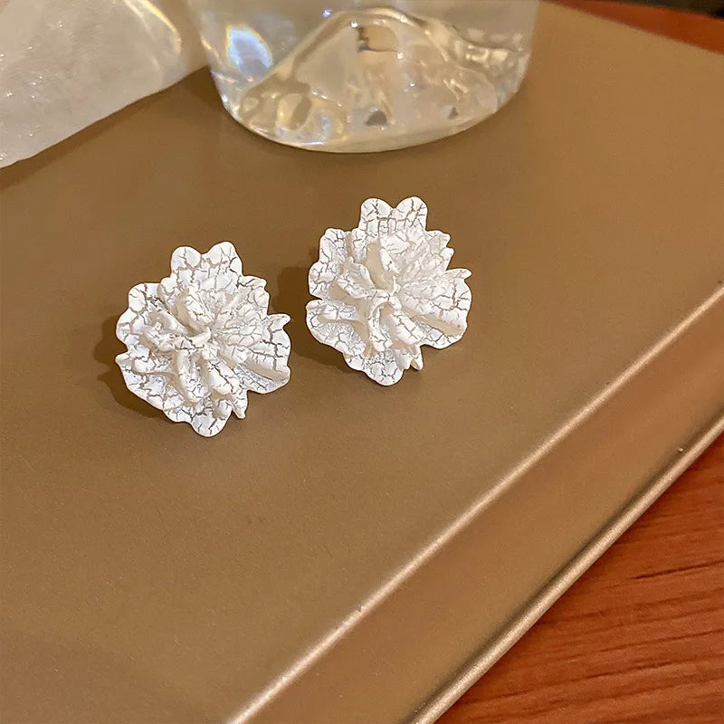 Gigi's White Flowers Stud Earrings