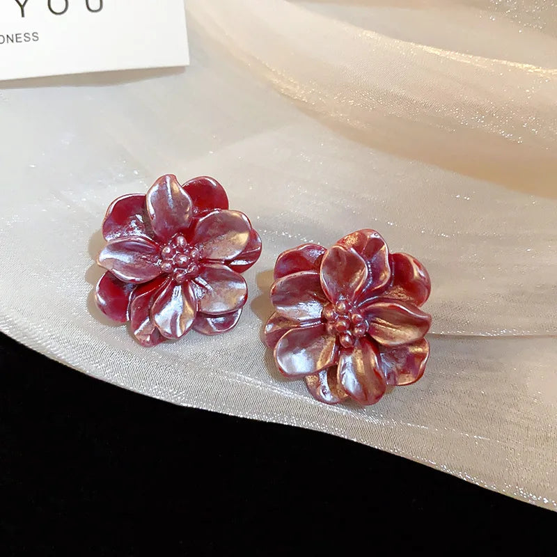 Gigi's White Flowers Stud Earrings