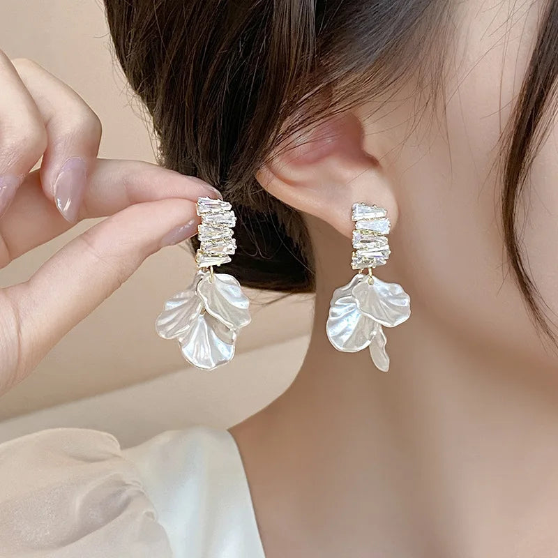 Gigi's White Crystal Zirconia Flower Earring