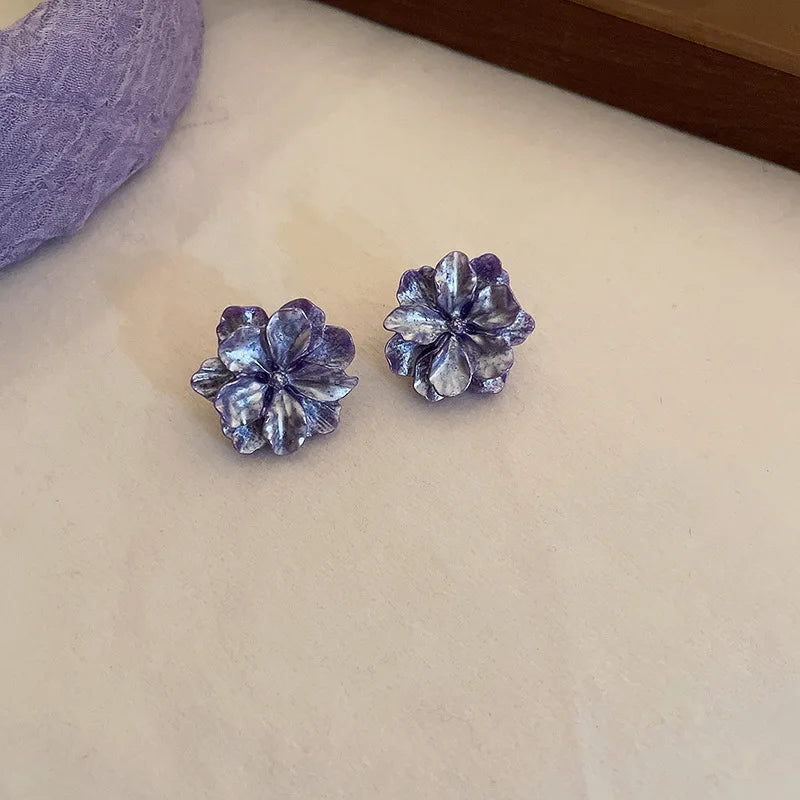 Gigi's White Flowers Stud Earrings