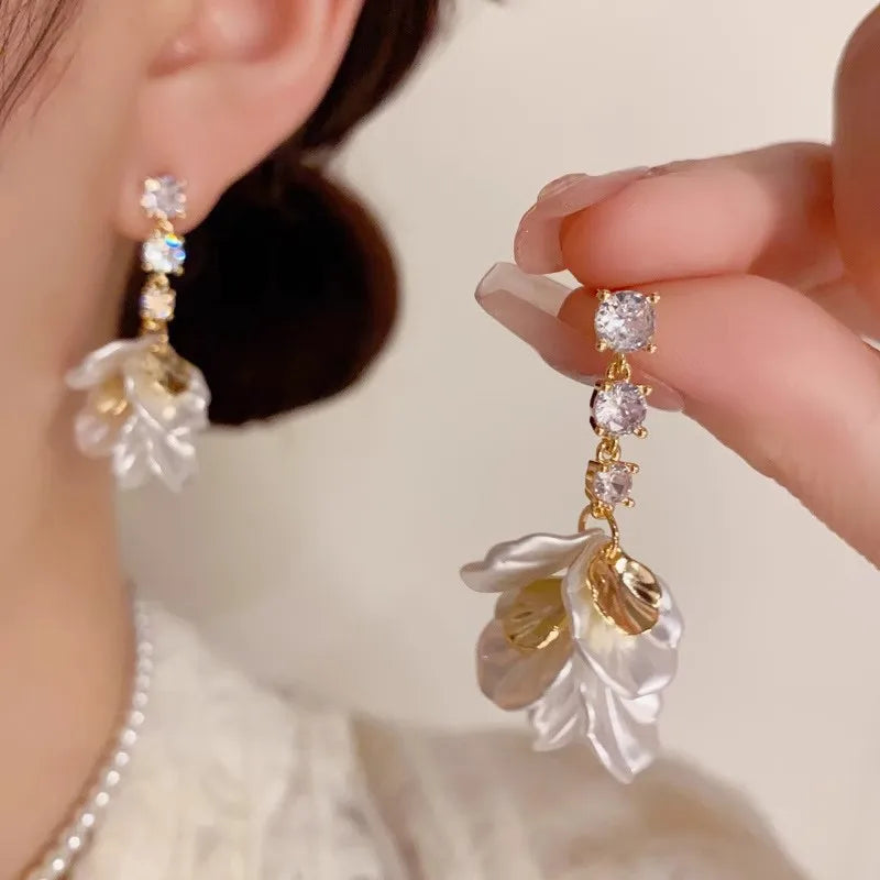 Gigi's White Crystal Zirconia Flower Earring