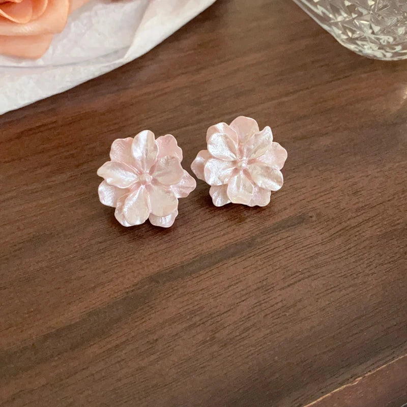 Gigi's White Flowers Stud Earrings