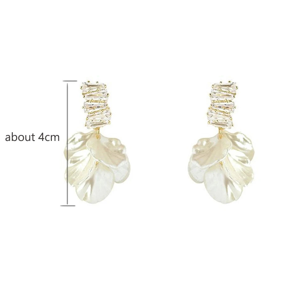 Gigi's White Crystal Zirconia Flower Earring