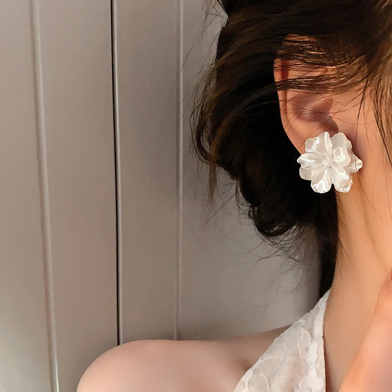 Gigi's White Flowers Stud Earrings