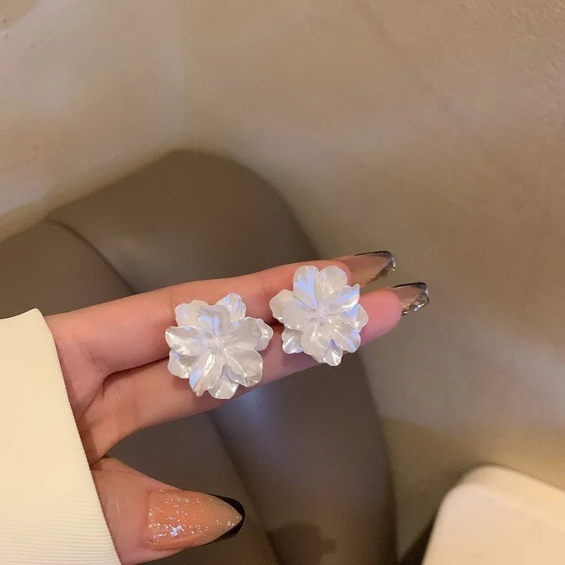 Gigi's White Flowers Stud Earrings